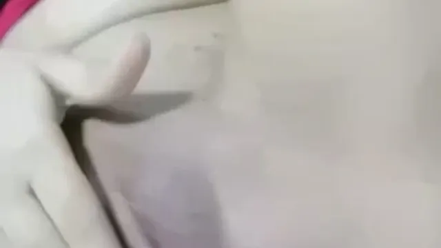 الهايجة تلعب في كسها وتجيب شهوتها