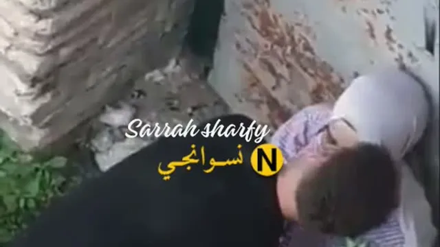 واخد حبيبته لحتى بعيدة وبيلحس كسها وهي متحجبة