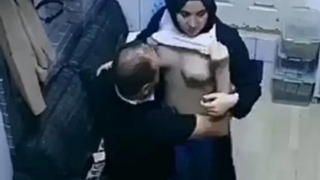 سكس فضيحة عماد شعلان مع الطالبة - xnxx - مقطع 1