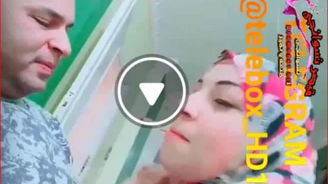 شرموطة مصريه محجبة تنسى زوجها وتروح لشقة عشيقها في شرم الشيخ عشان يتشرم كسها نيك