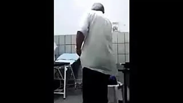 فضيحة دكتور هندي ينيك الممرضة في العيادة - سكس عربي