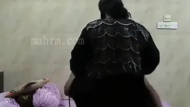 فرك بزاز مربربة منقبة - سكس خليجي سعودي