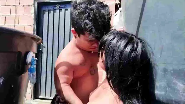 سكس اقزام - قزم ينيك زوجته أطول منه