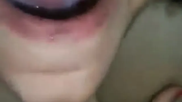 بنوتة مصرية تبلع لبن الزب ويعجبها الطعم والشعور - سكس مصري